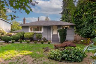 Main Photo: 701 Sylvan Avenue in North Vancouver: Canyon Heights House for rent