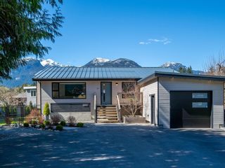 Main Photo: 1855 ALDER Place in Squamish: Valleycliffe House for sale : MLS®# R2868057