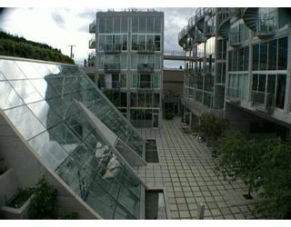 Photo 3: 1540 W 2ND Ave in Vancouver: False Creek Condo for sale in "WATERFALL BUILDING" (Vancouver West)  : MLS®# V621596