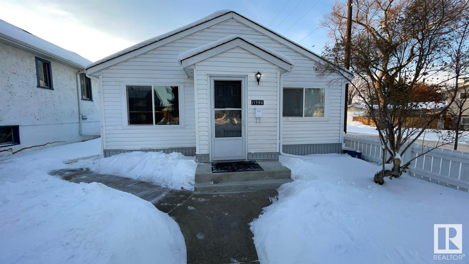 Main Photo: 11950 62 Street in Edmonton: Zone 06 House for sale : MLS®# E4323164