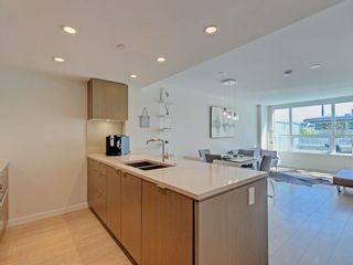 Photo 11: 301 125 E 14TH Street in North Vancouver: Central Lonsdale Condo for sale in "Centreview" : MLS®# R2786423
