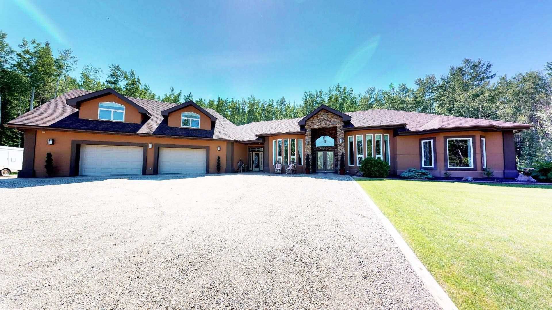 Main Photo: 13864 GOLF COURSE Road: Charlie Lake House for sale (Fort St. John (Zone 60))  : MLS®# R2600744