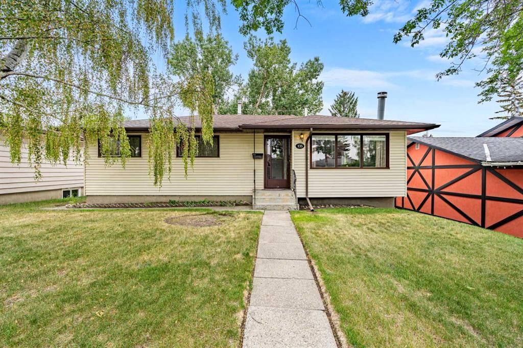 Main Photo: 135 Franklin Drive SE in Calgary: Fairview Detached for sale : MLS®# A2064815