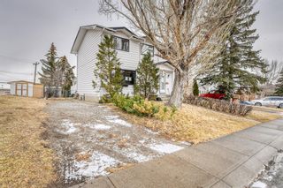 Photo 3: 7404 10 Street NW in Calgary: Huntington Hills Semi Detached (Half Duplex) for sale : MLS®# A2021530