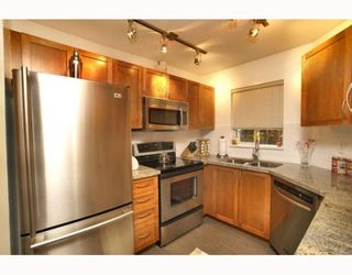 Photo 4: 215 128 W 8TH Street in North Vancouver: Central Lonsdale Condo for sale in "THE LIBRARY" : MLS®# V779491