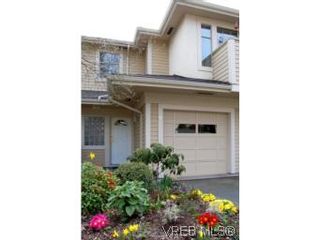 Photo 1: 7 850 Parklands Dr in VICTORIA: Es Gorge Vale Row/Townhouse for sale (Esquimalt)  : MLS®# 499917
