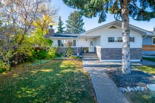 Photo 2: 1 Manor Road SW in Calgary: Meadowlark Park Detached for sale : MLS®# A1167949