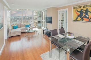 Photo 1: 1402 907 BEACH Avenue in Vancouver: Yaletown Condo for sale in "Coral Court on Beach Avenue" (Vancouver West)  : MLS®# R2196740