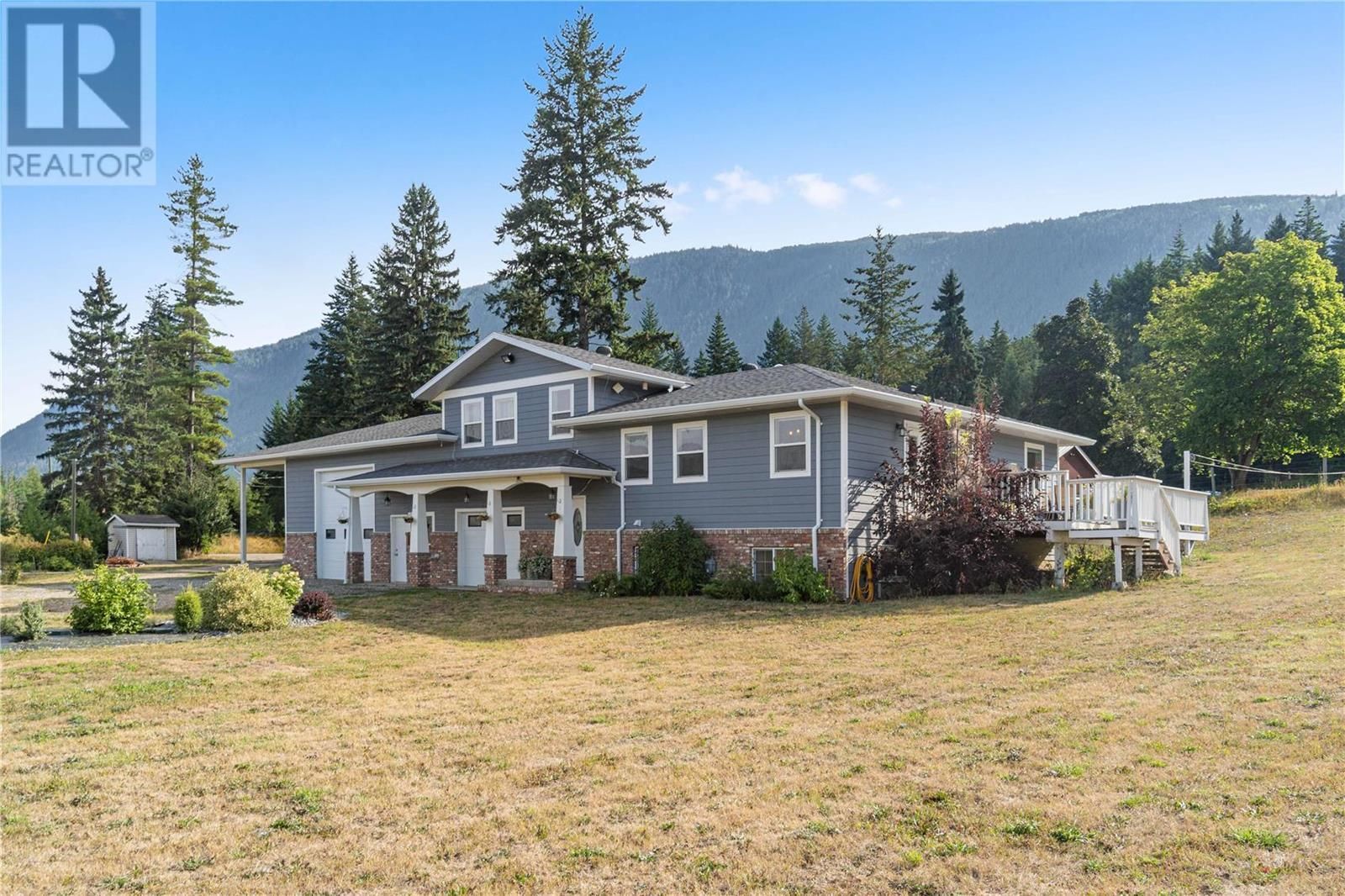 Main Photo: 4331 Trans Canada Highway, in Tappen: House for sale : MLS®# 10282026