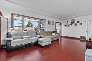 Photo 3: 2516 COURTENAY Street in Vancouver: Point Grey House for sale (Vancouver West)  : MLS®# R2868802