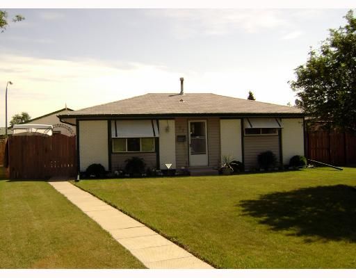 Main Photo: 87 ELLINGTON Street in WINNIPEG: Maples / Tyndall Park Residential for sale (North West Winnipeg)  : MLS®# 2815594