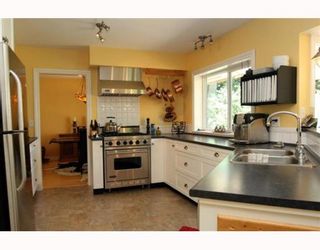 Photo 4: 4785 WESLEY Drive in Tsawwassen: English Bluff House for sale in "THE VILLAGE" : MLS®# V777978