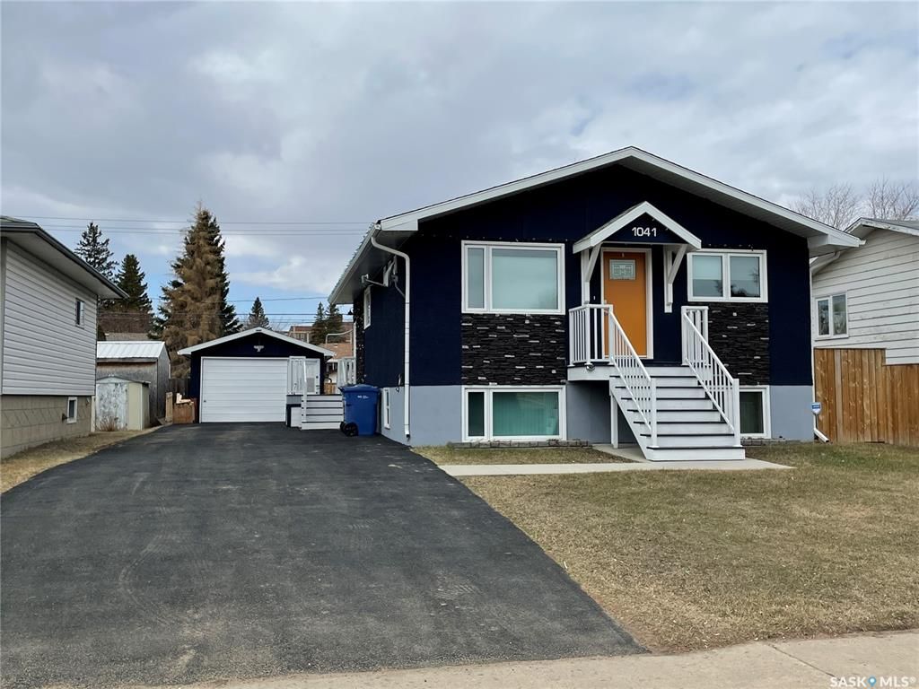 Main Photo: 1041 110th Street in North Battleford: Deanscroft Residential for sale : MLS®# SK892024