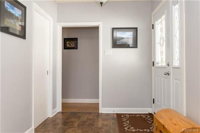 Photo 2: Photos: 915 Campbell Street in Winnipeg: River Heights South Residential for sale (1D)  : MLS®# 1809868
