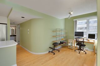 Photo 7: 401 1406 HARWOOD Street in Vancouver: West End VW Condo for sale in "JULIA COURT" (Vancouver West)  : MLS®# R2568055