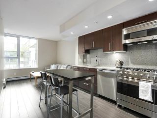 Photo 3: 554 108 W 1ST Avenue in Vancouver: False Creek Condo for sale in "OLYMPIC VILLAGE" (Vancouver West)  : MLS®# R2437073