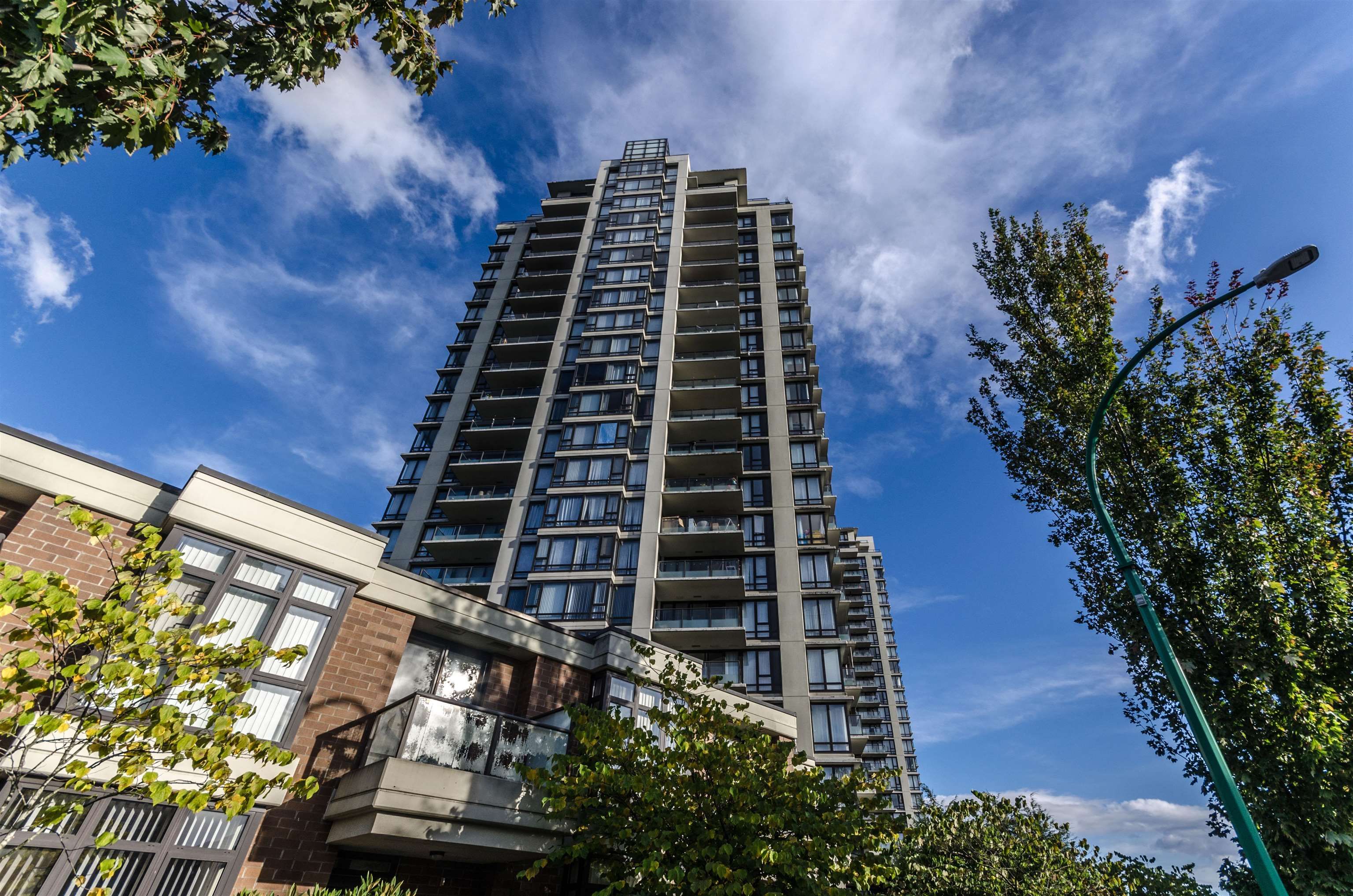 Main Photo: 808 7325 ARCOLA Street in Burnaby: Highgate Condo for sale in "ESPRIT 2" (Burnaby South)  : MLS®# R2621070