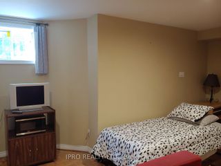 Photo 4: Lower 108 Sussex Avenue in Toronto: University House (3-Storey) for lease (Toronto C01)  : MLS®# C6071724