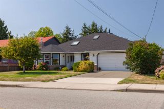 Photo 1: 5111 CENTRAL AVENUE in Delta: Hawthorne House for sale (Ladner)  : MLS®# R2398006
