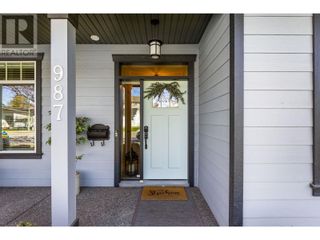 Photo 2: 987 Laurier Avenue in Kelowna: House for sale : MLS®# 10310067
