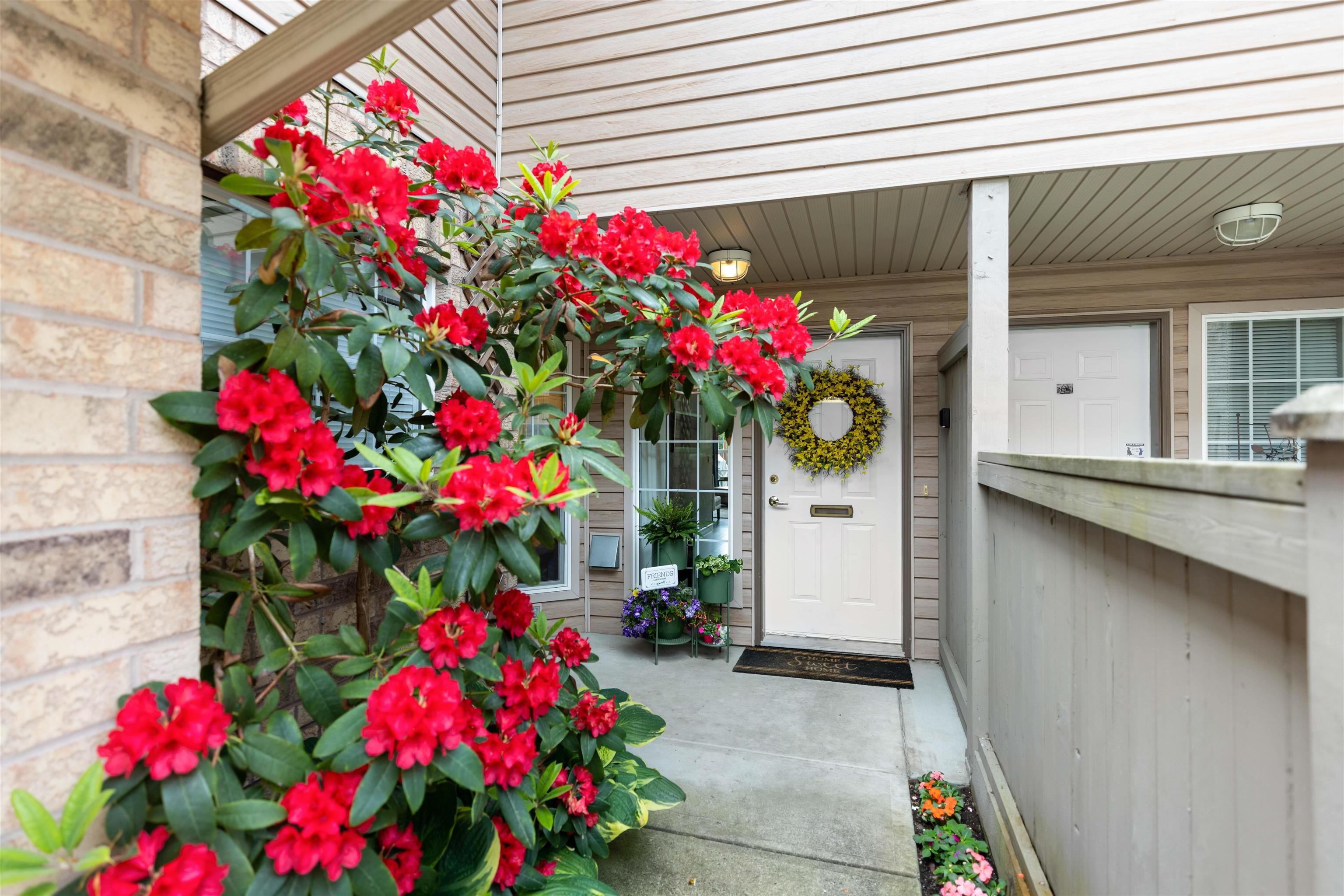 Main Photo: 2 4743 54A STREET in Delta: Delta Manor Townhouse for sale (Ladner)  : MLS®# R2703045
