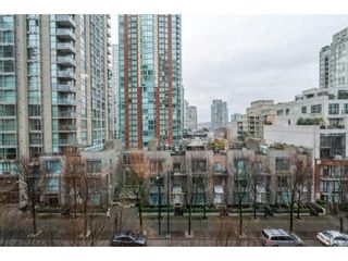 Photo 16: 609 969 RICHARDS Street in Vancouver: Downtown VW Condo for sale in "Mondrian II" (Vancouver West)  : MLS®# R2235656
