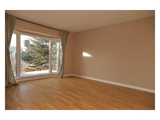 Photo 2: 983 WOODBINE Boulevard SW in CALGARY: Woodbine Residential Detached Single Family for sale (Calgary)  : MLS®# C3500727