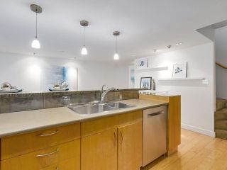 Photo 12: 2411 W 1ST Avenue in Vancouver: Kitsilano Townhouse for sale in "Bayside Manor" (Vancouver West)  : MLS®# R2191405