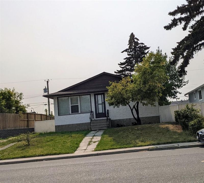 FEATURED LISTING: 4135 MARBANK Drive North Calgary