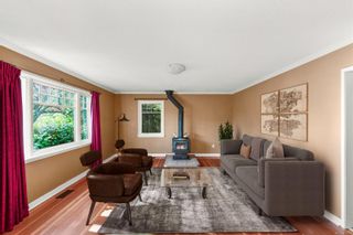 Photo 2: 2914 Shakespeare St in Victoria: Vi Oaklands House for sale : MLS®# 911308