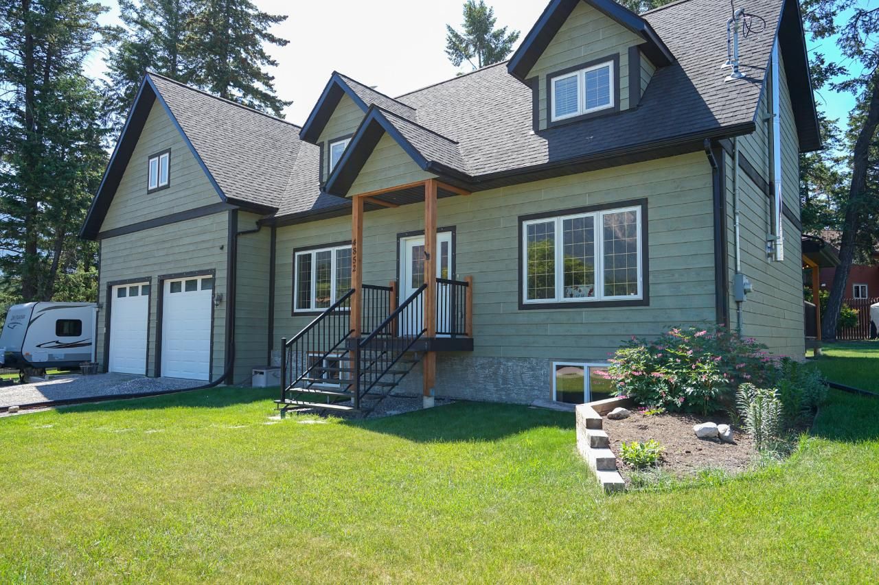 Main Photo: 4852 Riverview Drive in Edgewater: Edgewater North House  (Invermere Rural)  : MLS®# 2471435