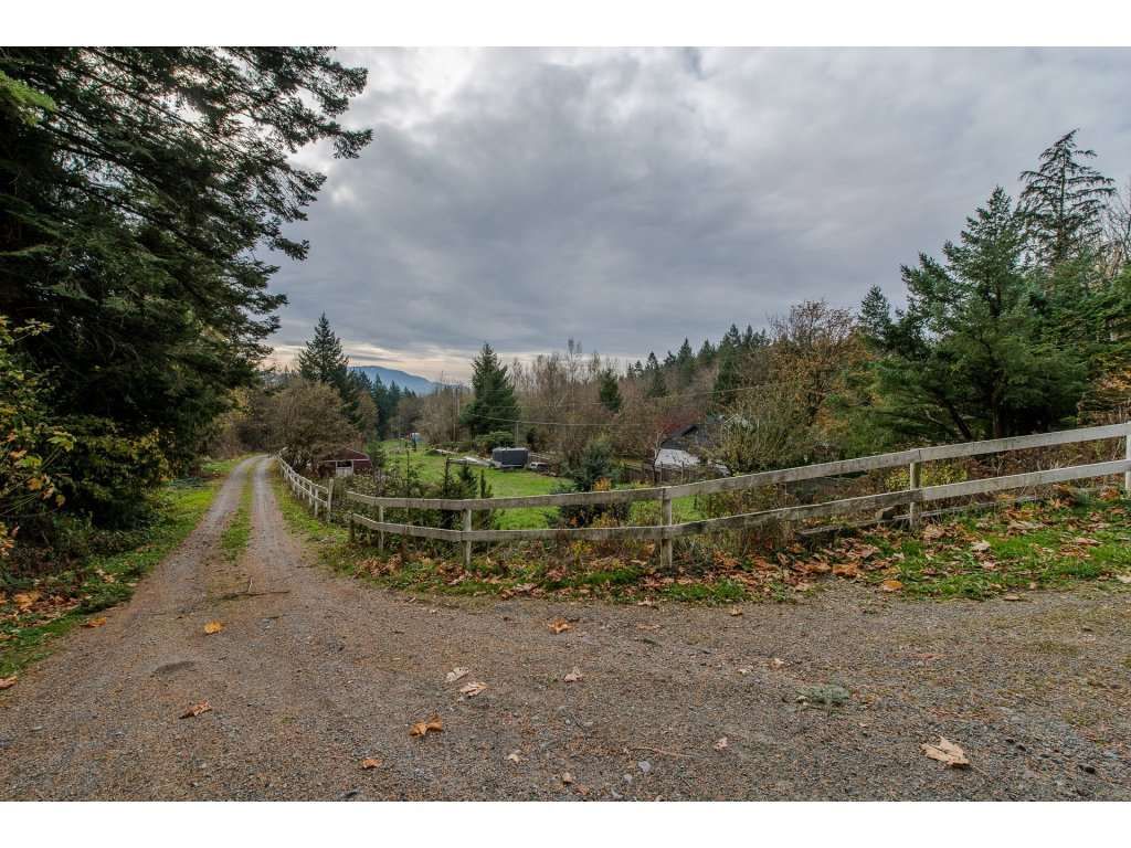 Main Photo: 37471 ATKINSON Road in Abbotsford: Sumas Mountain House for sale : MLS®# R2220193