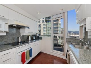 Photo 6: # 3203 1201 MARINASIDE CR in Vancouver: Yaletown Condo for sale (Vancouver West)  : MLS®# V1117091