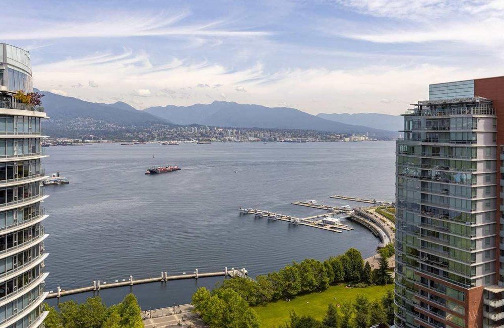 Main Photo: 2504 1205 West Hastings Street in Vancouver: Coal Harbour Condo for sale (Vancouver West)  : MLS®# R2388523