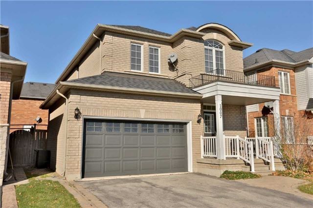 Main Photo: 1007 Sprucedale Lane in Milton: Dempsey House (2-Storey) for sale : MLS®# W3663798
