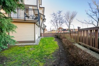 Photo 4: 23 19433 68 Avenue in Surrey: Cloverdale BC Townhouse for sale in "THE GROVE" (Cloverdale)  : MLS®# R2853351