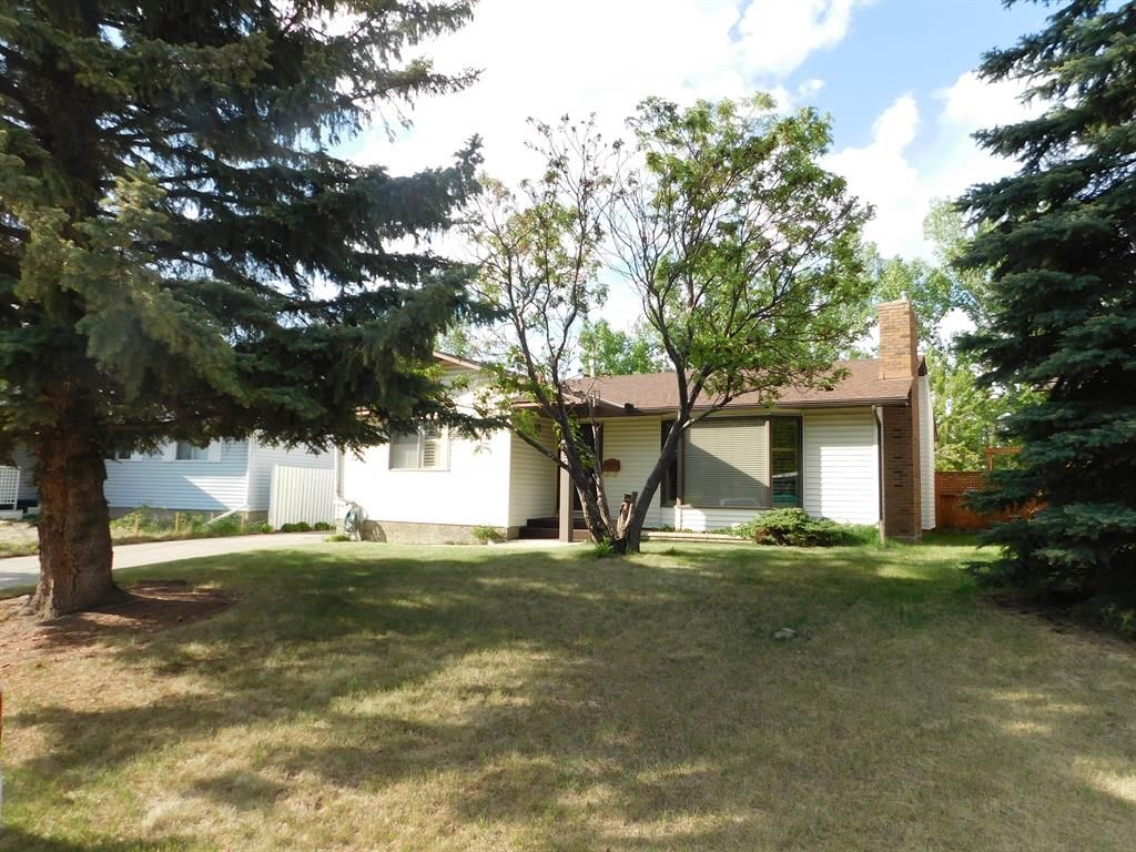 Main Photo: 536 Brookpark Drive SW in Calgary: Braeside Detached for sale : MLS®# A2053055