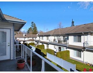 Photo 10: 19 21579 88B Avenue in Langley: Walnut Grove Townhouse for sale in "CARRIAGE PARK" : MLS®# F2904607