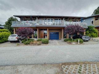 Photo 3: 6498 WILDFLOWER Place in Sechelt: Sechelt District Townhouse for sale in "Wakefield Beach - Second Wave" (Sunshine Coast)  : MLS®# R2589812