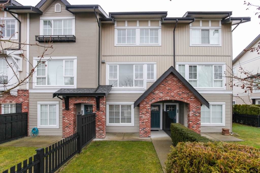 Main Photo: 18 2450 161A STREET in Surrey: Grandview Surrey Townhouse for sale (South Surrey White Rock)  : MLS®# R2142988