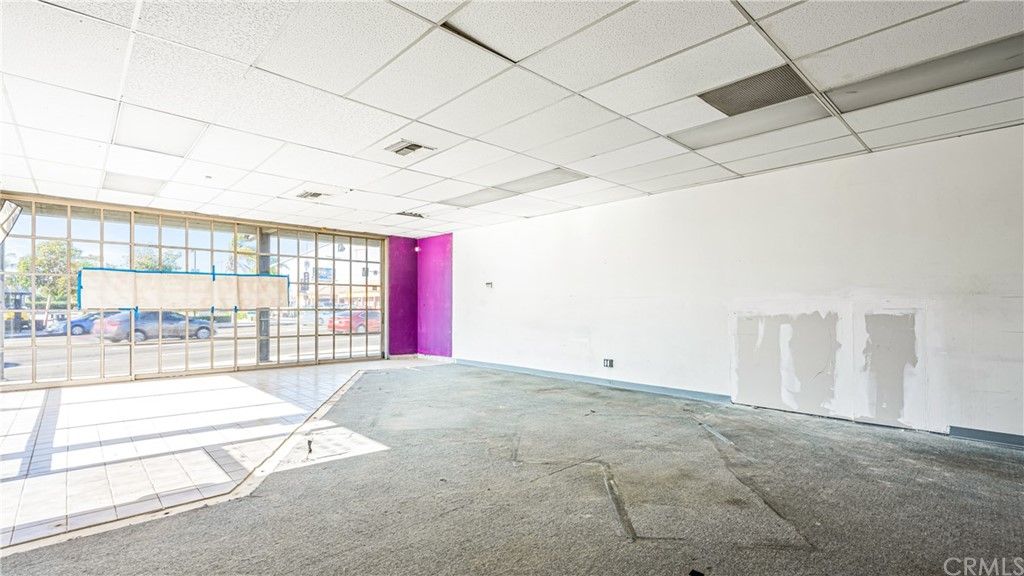 Clean slate and fabulous frontage to busy PCH.