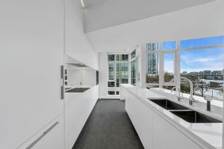 Photo 13: 302 1111 MARINASIDE Crescent in Vancouver: Yaletown Condo for sale in "AQUARIUS" (Vancouver West)  : MLS®# R2684734