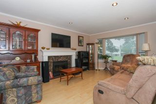Photo 3: 5886 ANGUS Place in Surrey: Cloverdale BC House for sale (Cloverdale)  : MLS®# R2080499