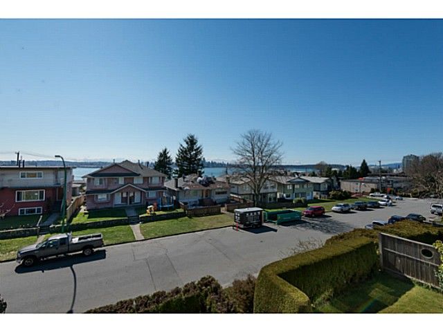 Main Photo: 422 E 2ND ST in North Vancouver: Lower Lonsdale Condo for sale : MLS®# V1055720
