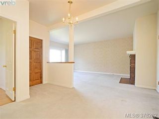 Photo 3: 3115 Glasgow St in VICTORIA: Vi Mayfair House for sale (Victoria)  : MLS®# 759622