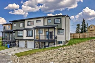 Photo 2: 471 34 Avenue NE in Calgary: Highland Park Semi Detached (Half Duplex) for sale : MLS®# A2109151