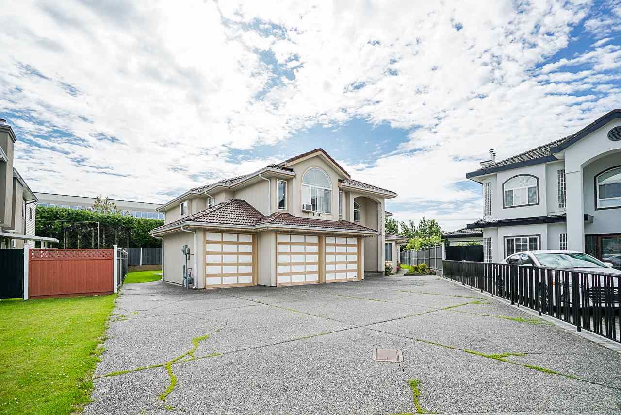 Main Photo: 7504 129A Street in Surrey: West Newton House for sale : MLS®# R2469464