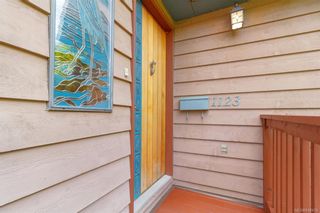 Photo 1: 1123 Munro St in Esquimalt: Es Saxe Point Half Duplex for sale : MLS®# 842474