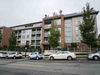 Photo 1: 313 1621 HAMILTON Avenue in North Vancouver: Hamilton Condo for sale in "Heywood on the Park" : MLS®# R2209661