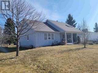Photo 2: 950 LAUREL ROAD in Quesnel: House for sale : MLS®# R2862839